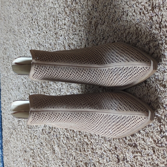 Vince Camuto Gibbela Woven Pointed Toe Bootie - Picture 2 of 4